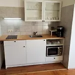 Exklusive Lage, Sehr Grosse Mit Gartenblick - Haemmerle Rot *