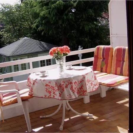 Exklusive Lage, Sehr Große Mit Gartenblick - Hämmerle Rot *