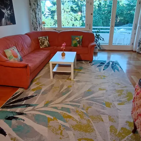 Exklusive Lage, Sehr Grosse Mit Gartenblick - Haemmerle Rot *