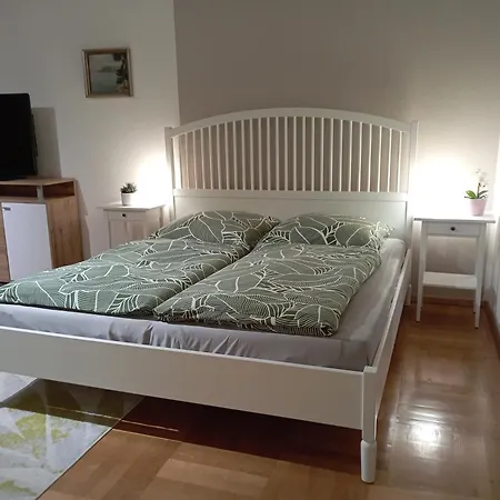 Exklusive Lage, Sehr Grosse Mit Gartenblick - Haemmerle Rot Apartment Konstanz