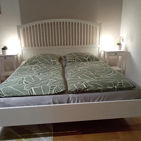 Exklusive Lage, Sehr Große Mit Gartenblick - Hämmerle Rot *