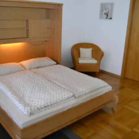 Apartment Exklusive Lage, Sehr Grosse Mit Gartenblick - Haemmerle Rot *