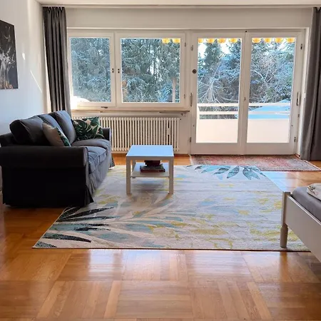 Exklusive Lage, Sehr Grosse Mit Gartenblick - Haemmerle Rot